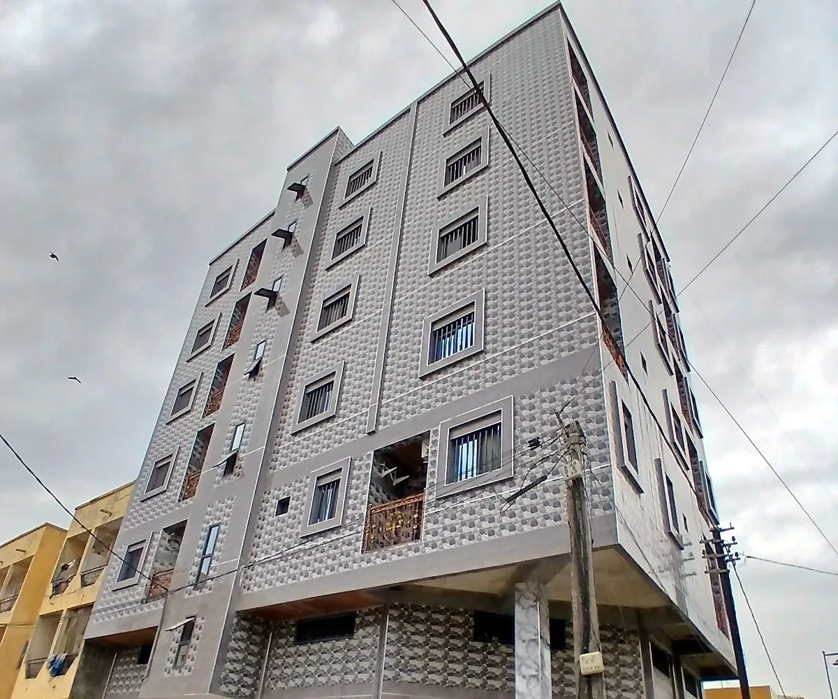 Immeuble à façade carrelée terminé